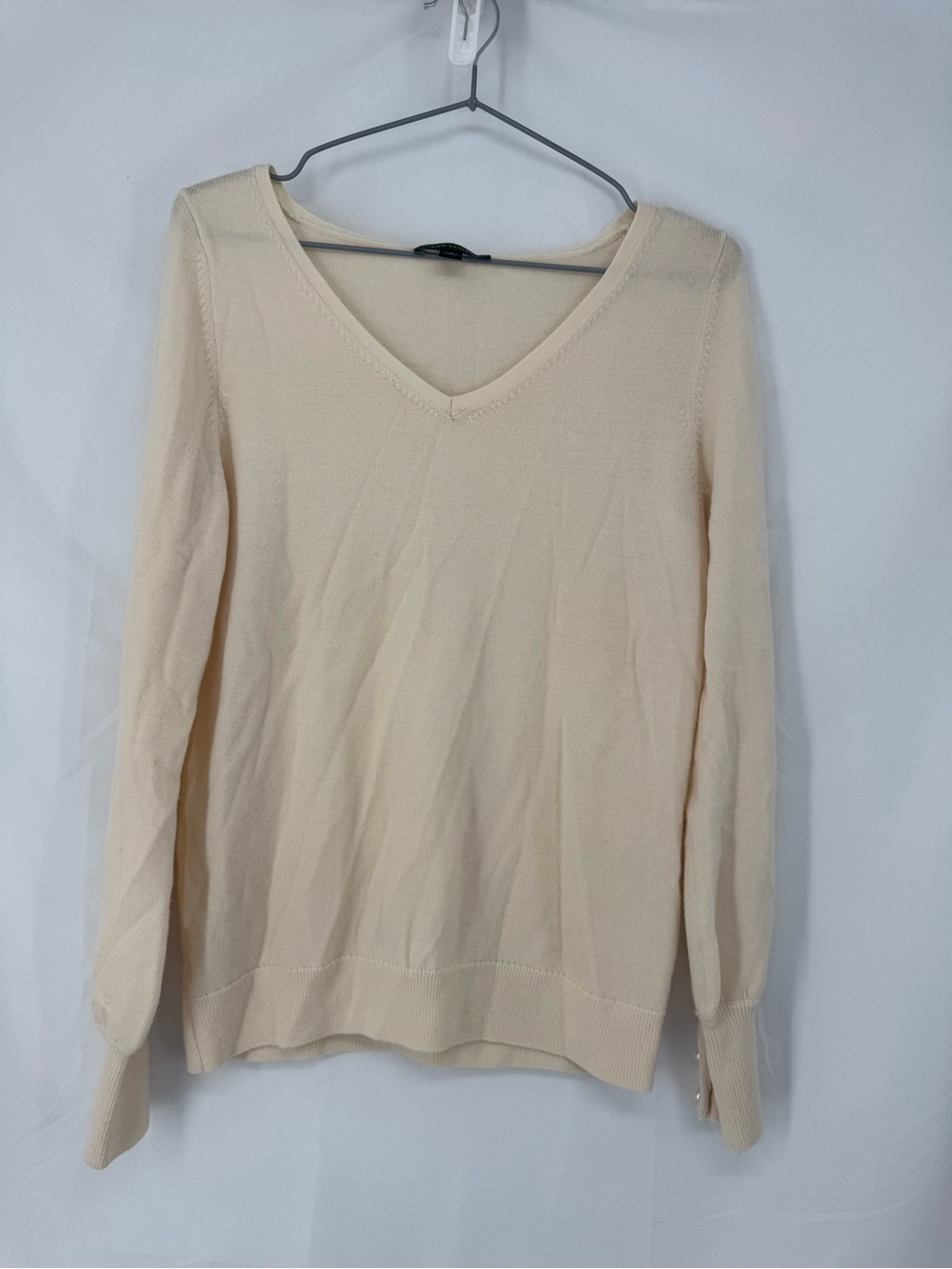 Ann Taylor Lightweight V-Neck Sweater in Cream 0345